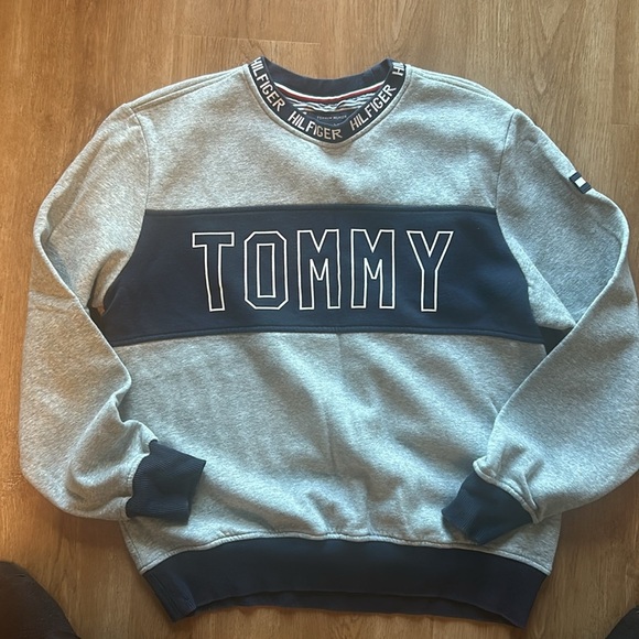 Tommy Hilfiger long sleeve - Picture 4 of 6